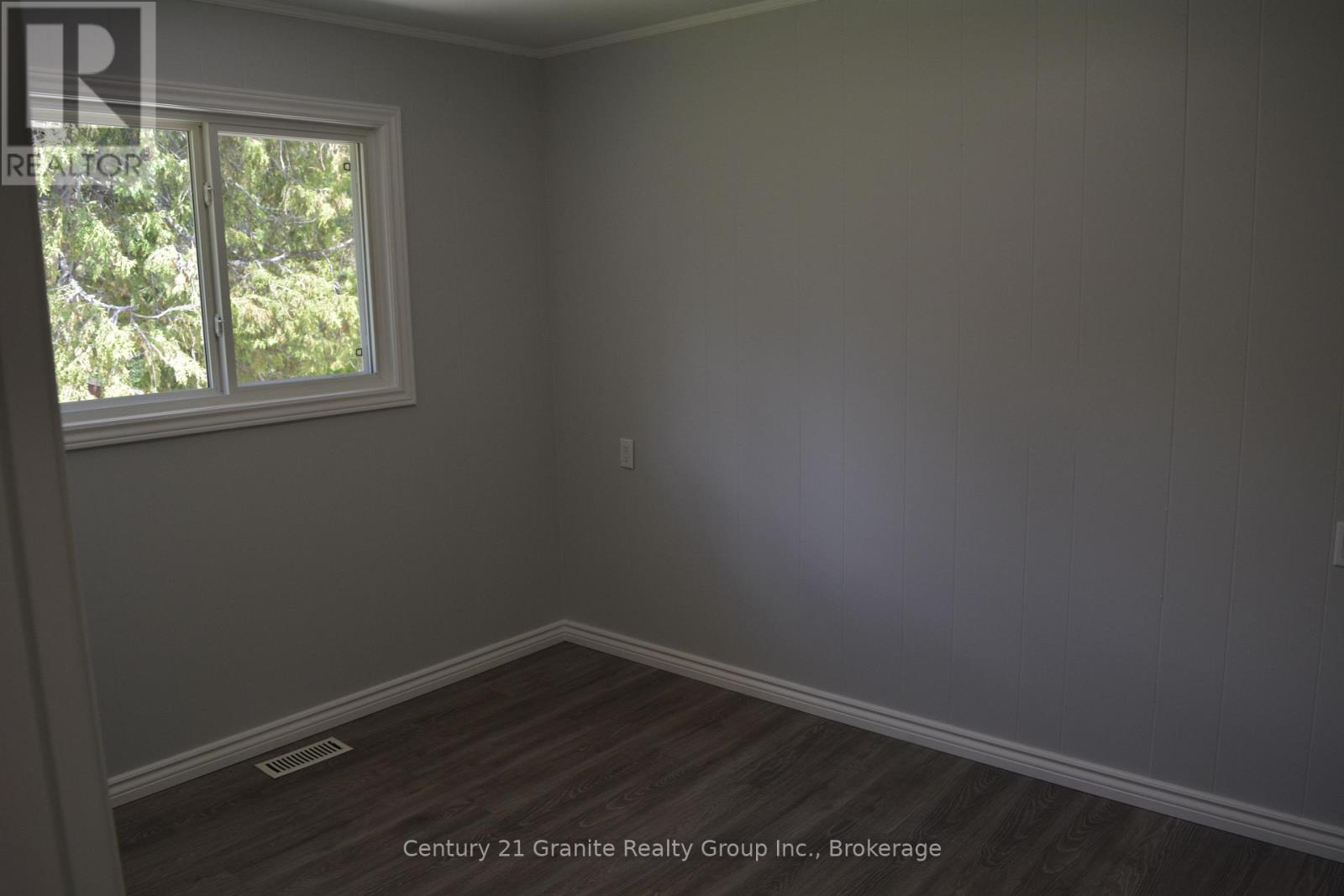 671 HASTINGS STREET N - 10