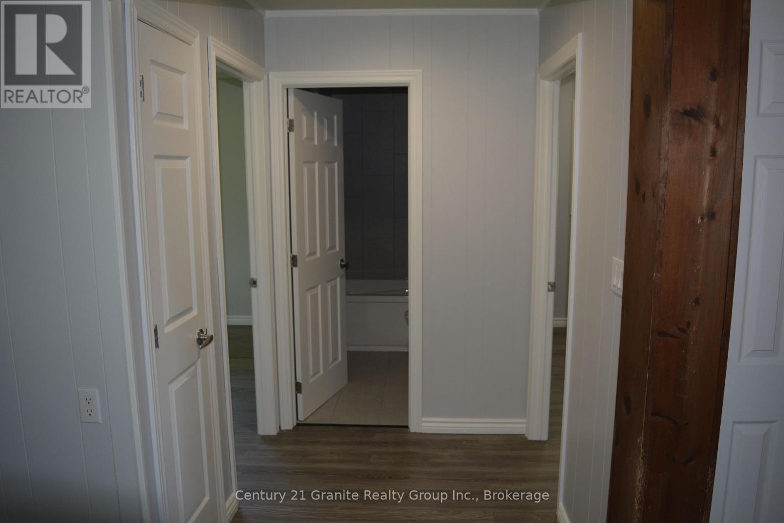 671 HASTINGS STREET N - 12
