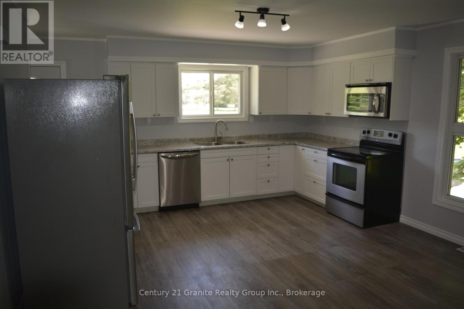 671 HASTINGS STREET N - 13
