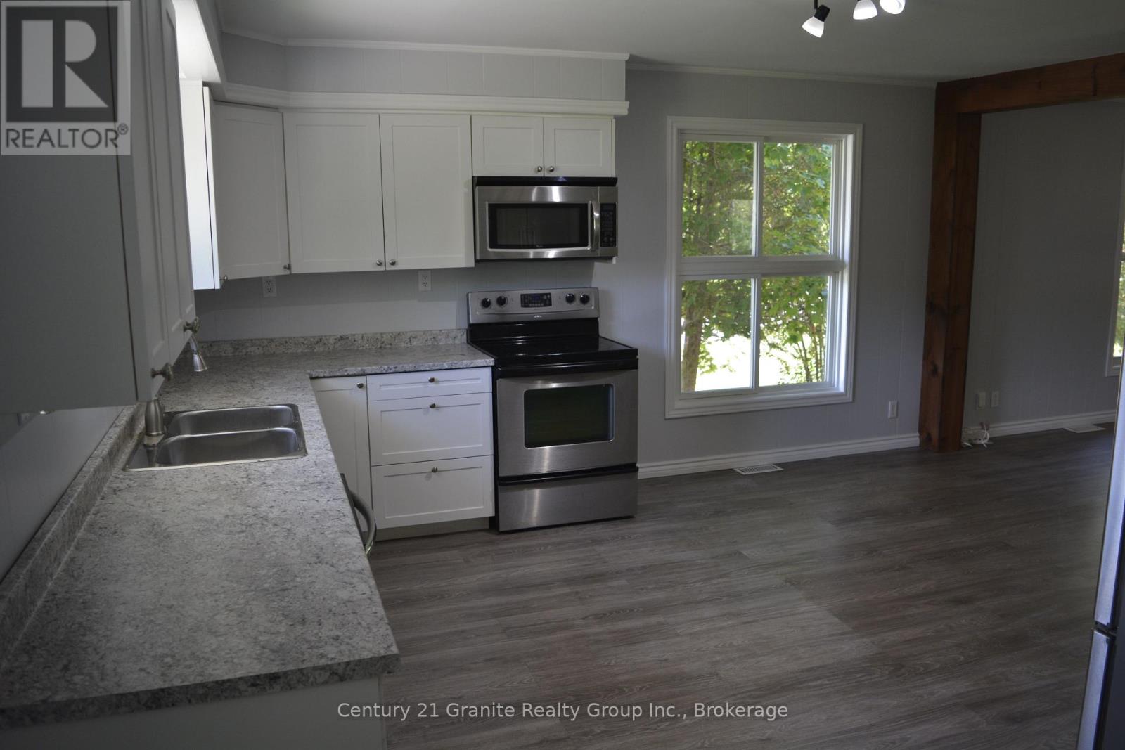 671 HASTINGS STREET N - 14