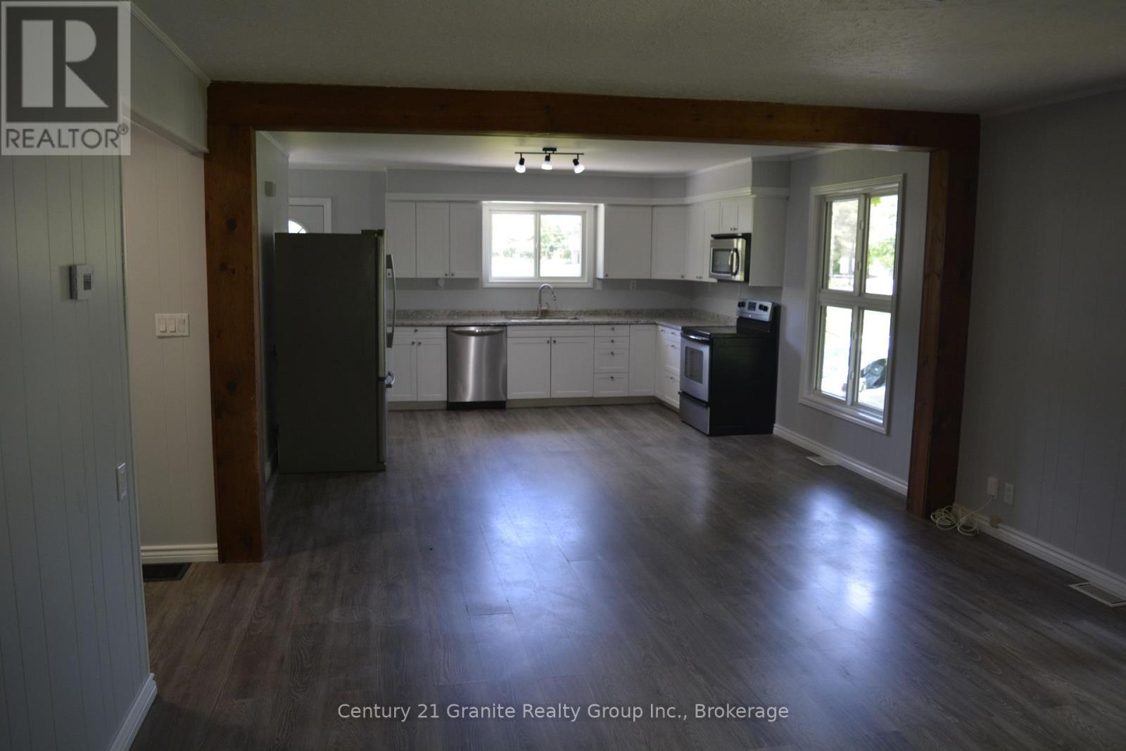 671 HASTINGS STREET N - 17