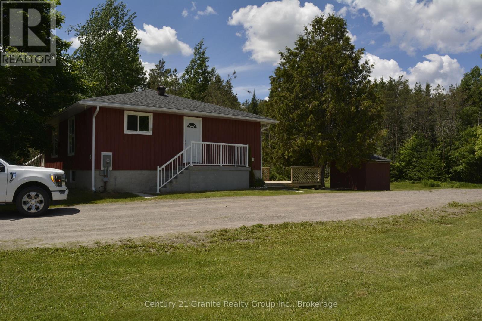 671 HASTINGS STREET N - 2