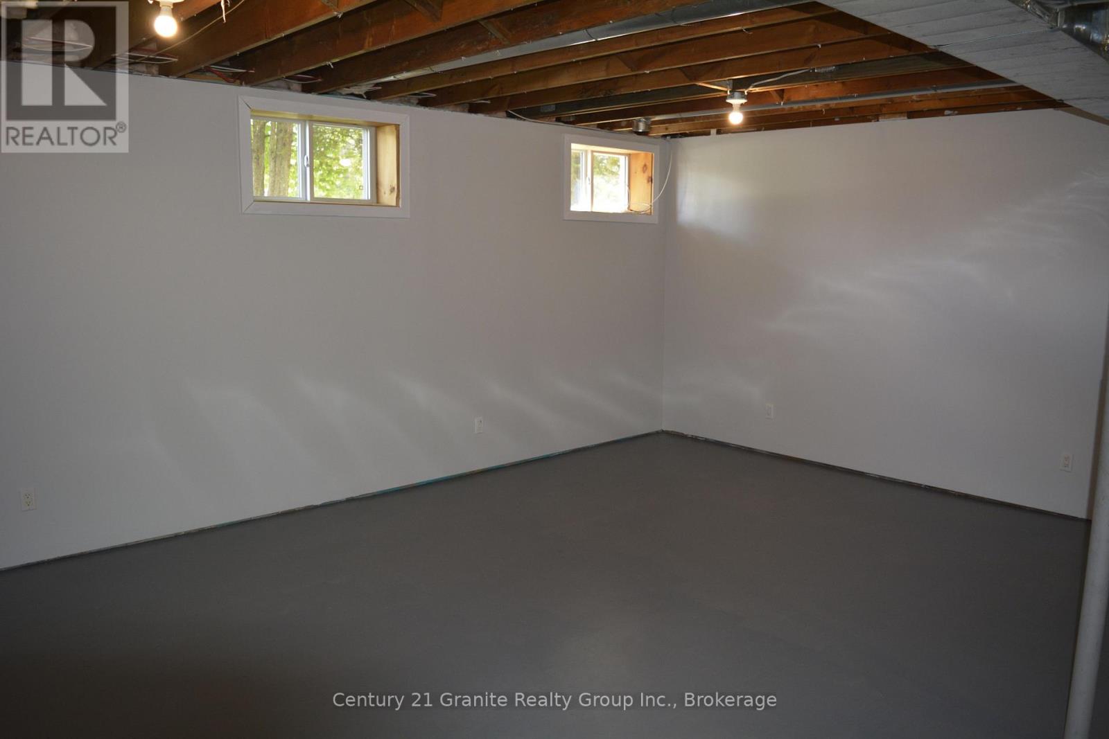 671 HASTINGS STREET N - 21
