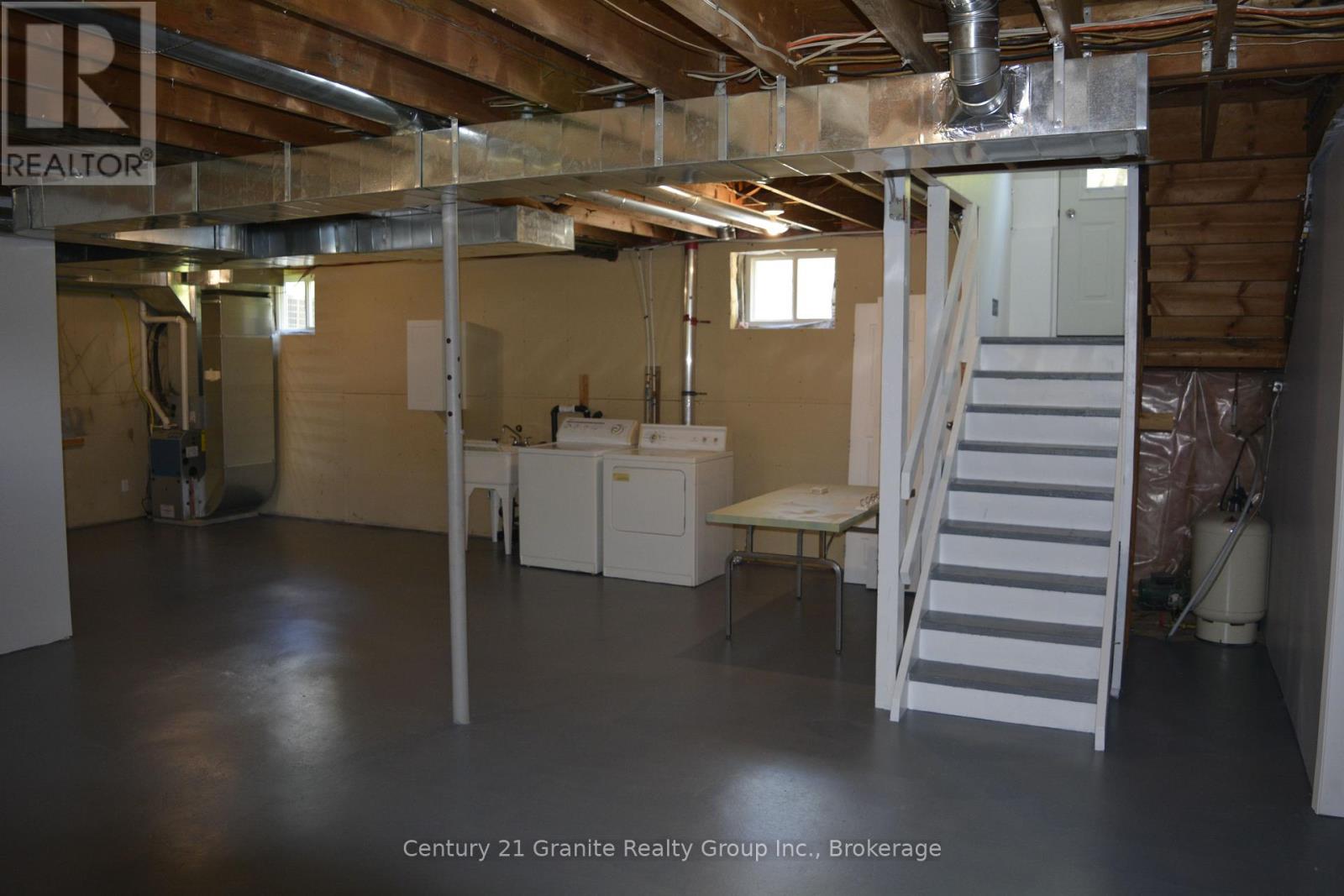 671 HASTINGS STREET N - 22