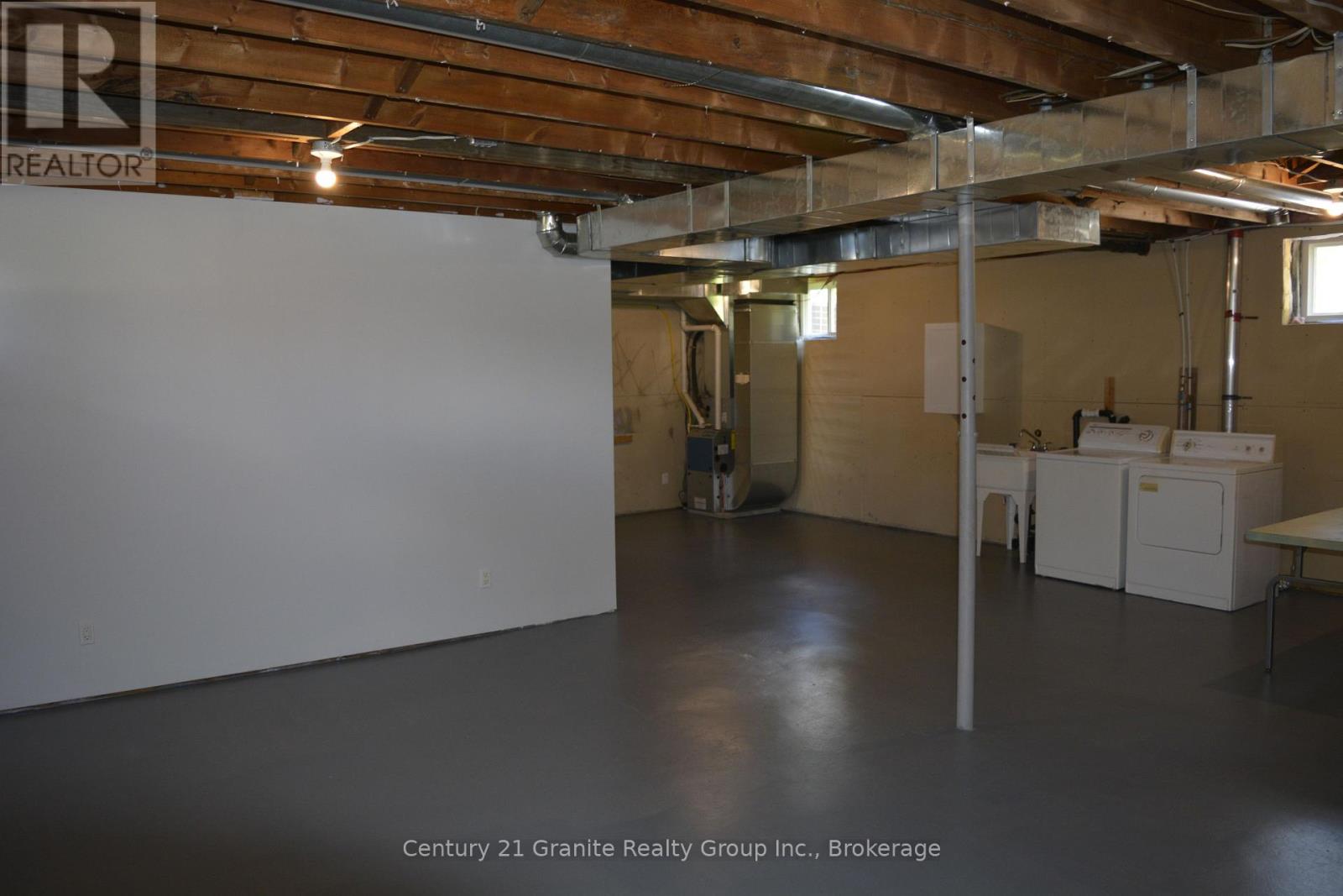 671 HASTINGS STREET N - 23