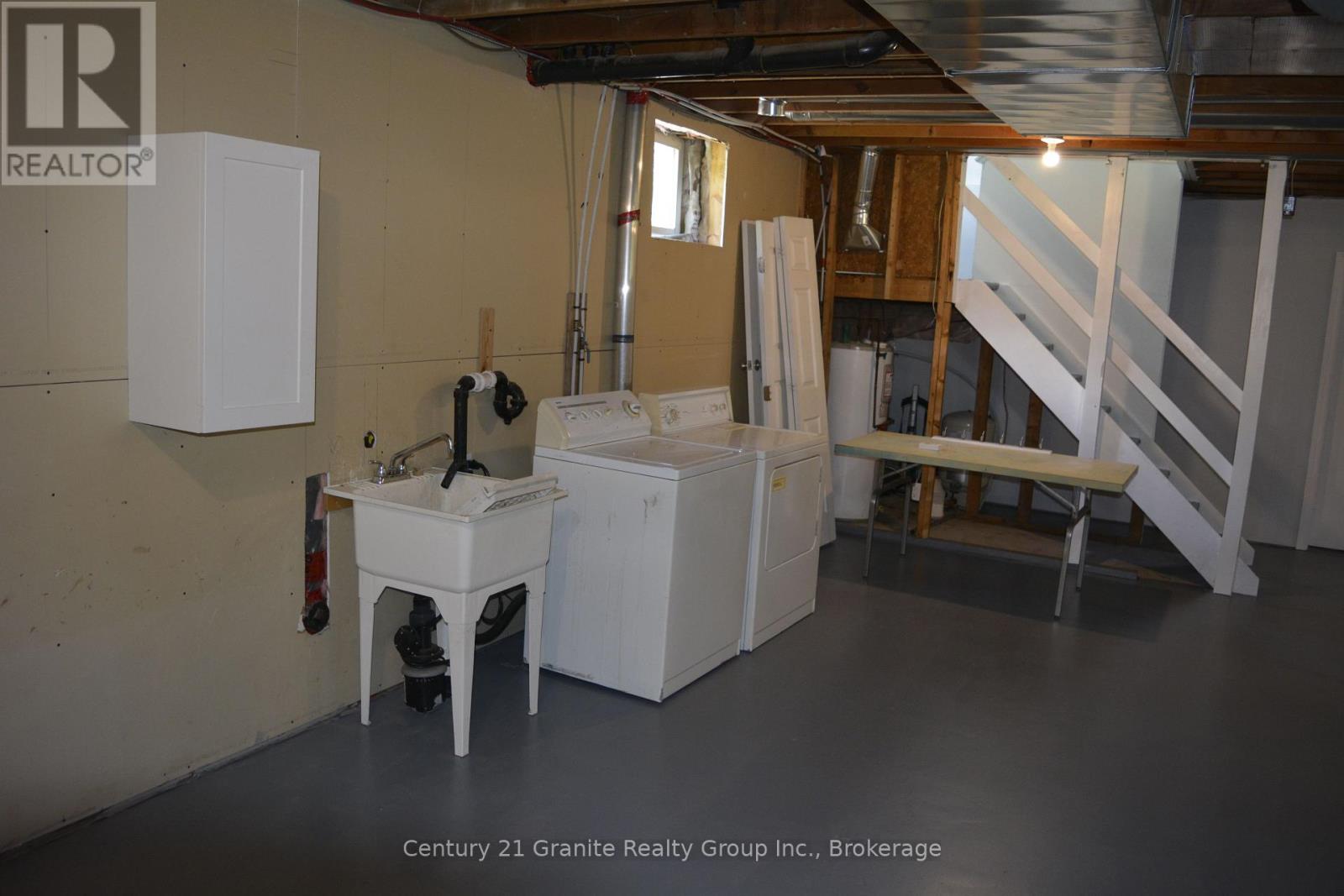 671 HASTINGS STREET N - 25