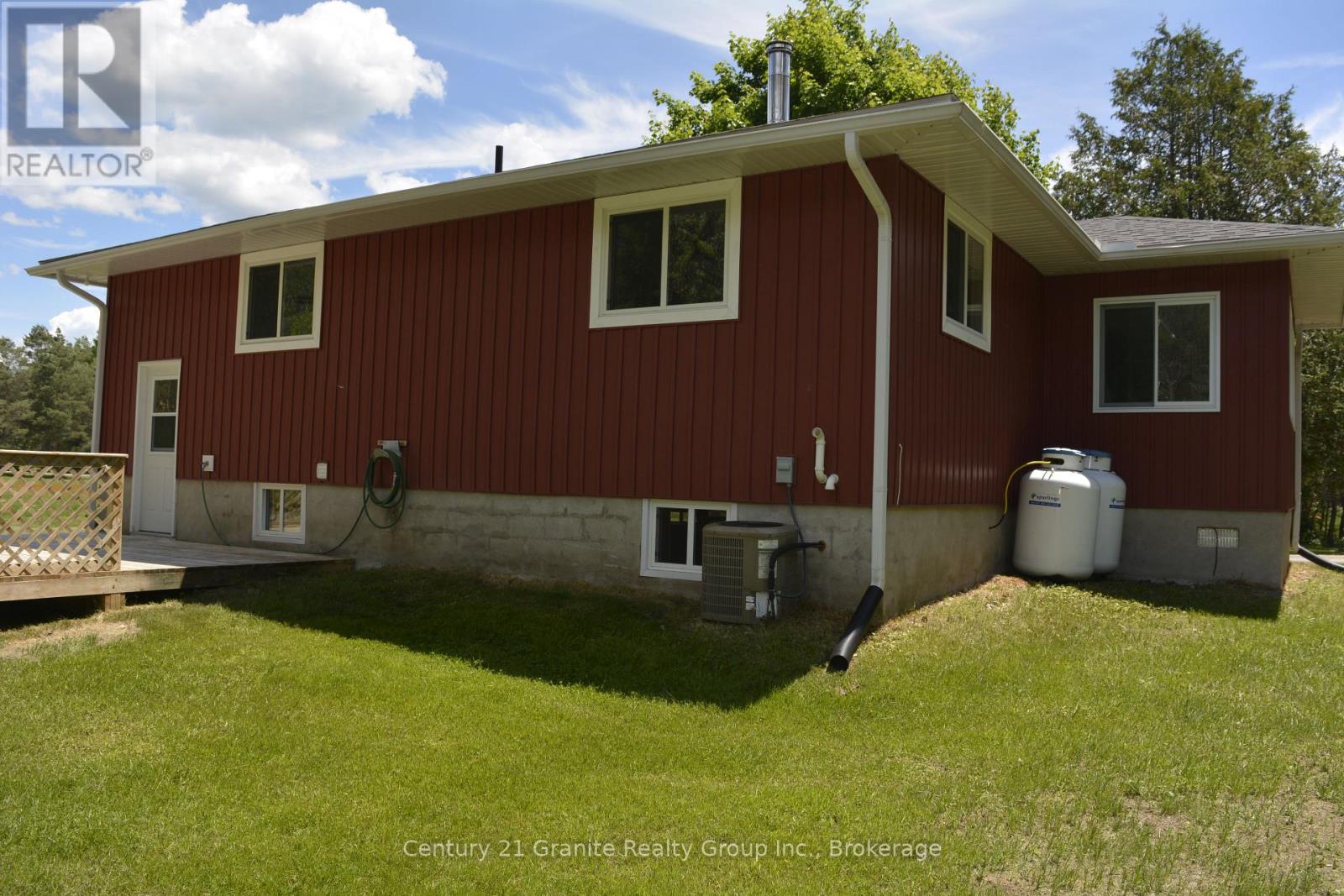 671 HASTINGS STREET N - 34