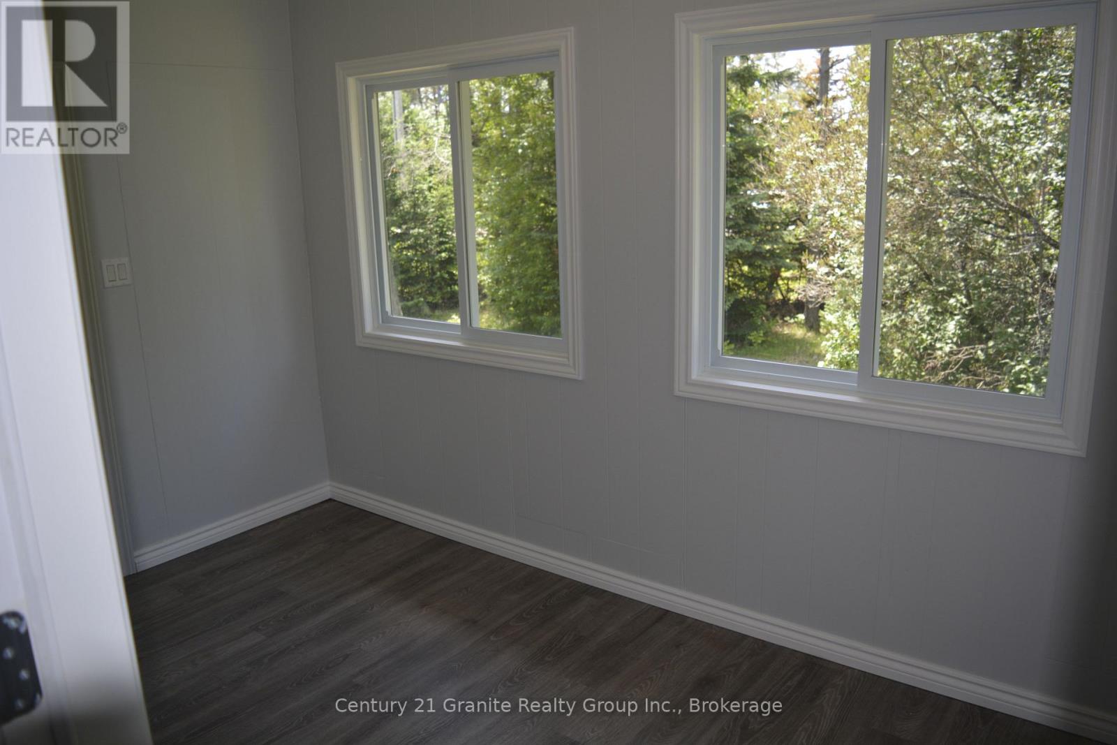 671 HASTINGS STREET N - 4