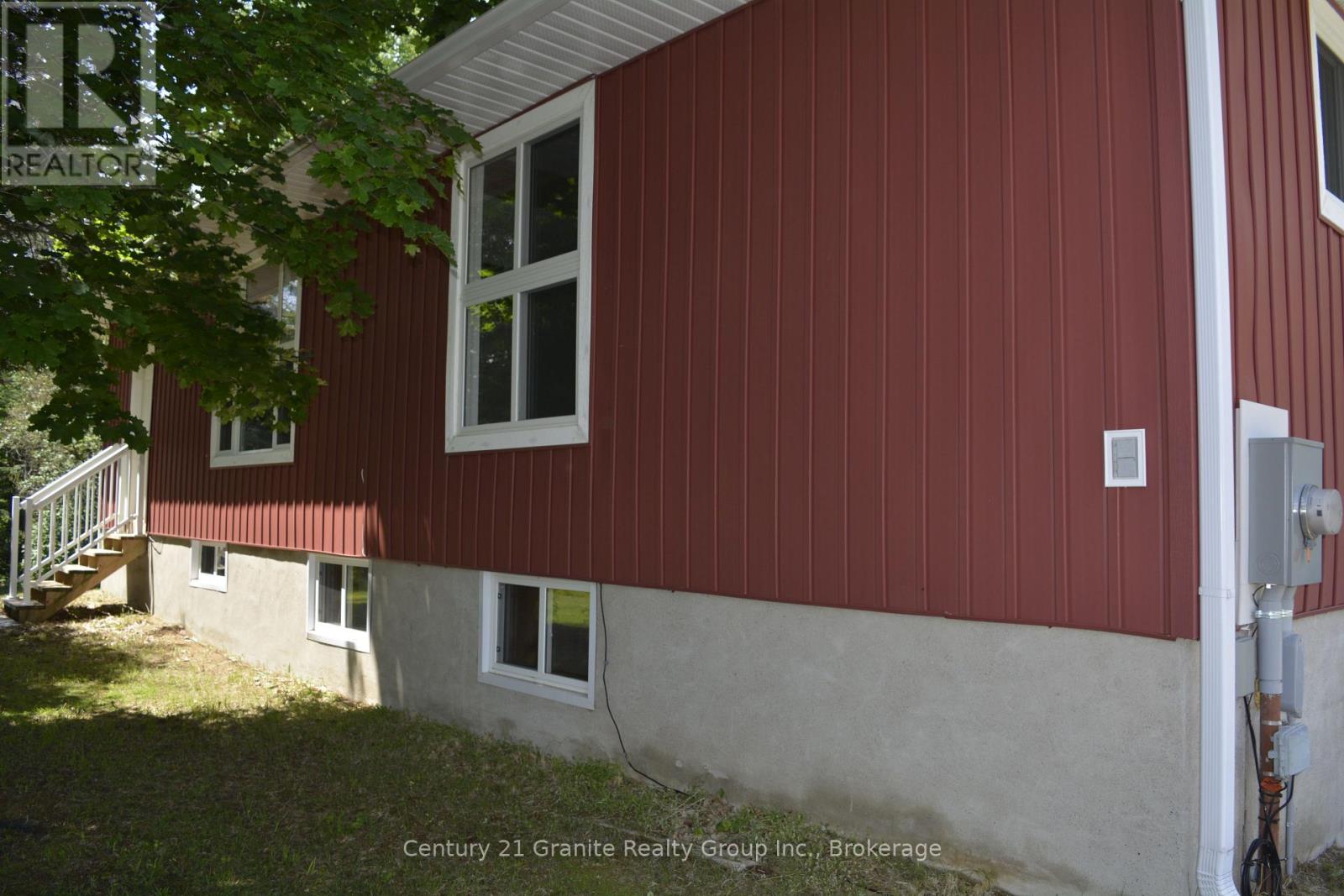 671 HASTINGS STREET N - 40