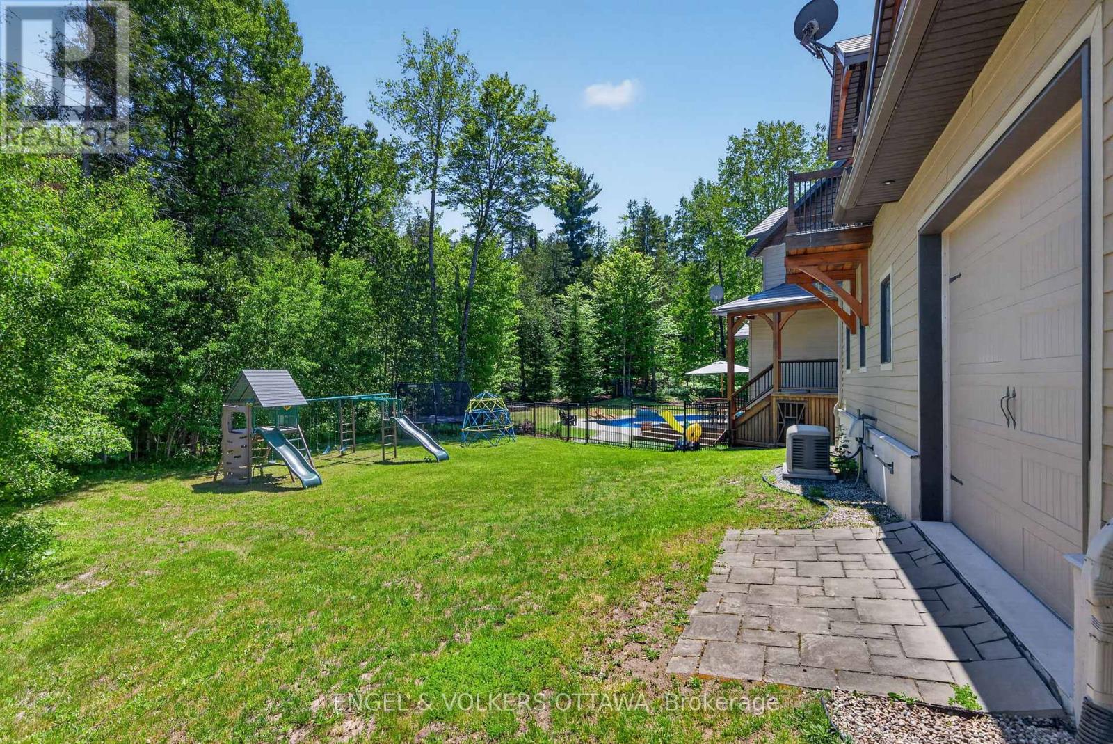 6 Bed, 4 Bath House for Sale in Ottawa – 328 SILENT WOOD GROVE, Ottawa – MLS# X13452512 - Image 43