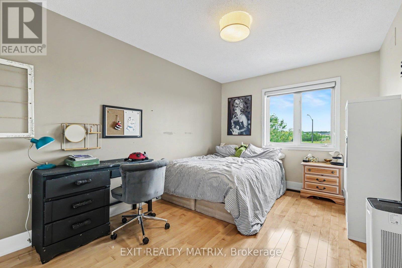 74 NUTTING CRESCENT - 16