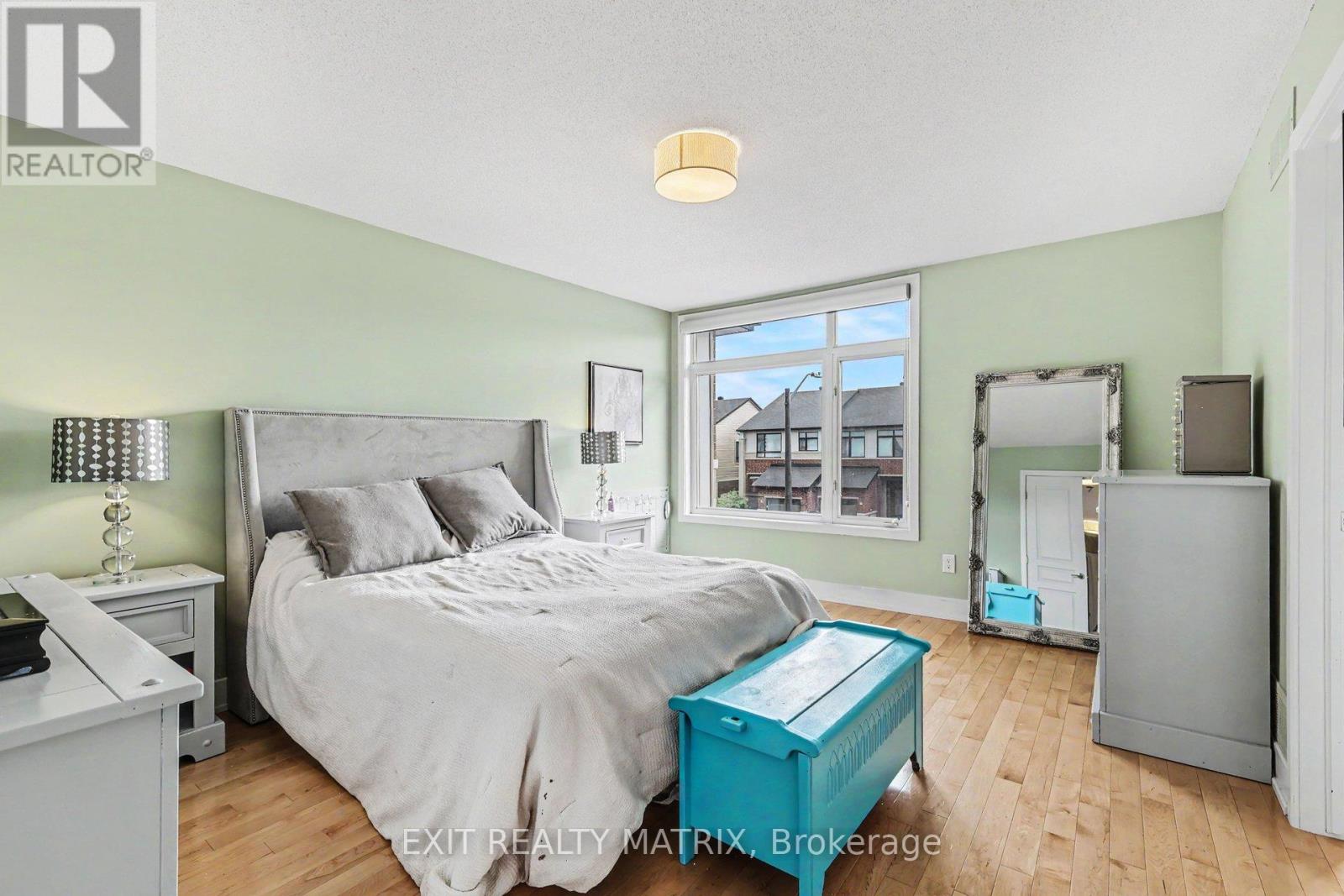 74 NUTTING CRESCENT - 23