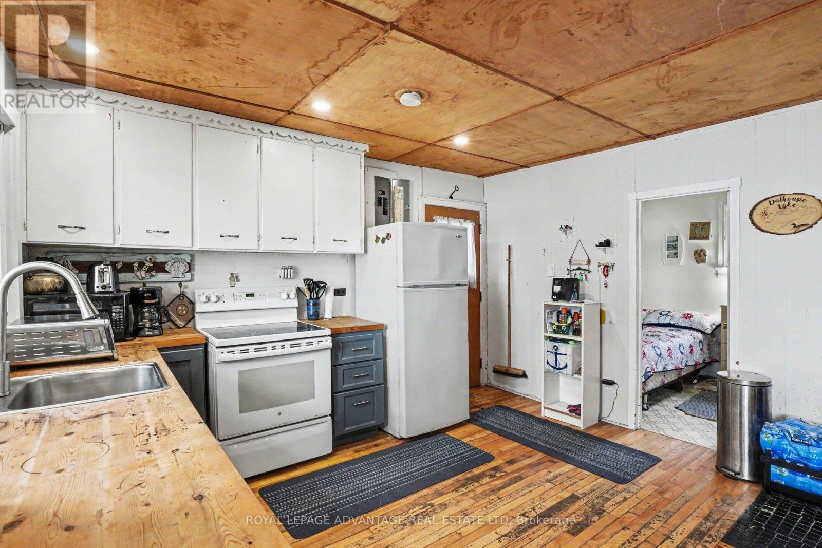 507 STEWART LANE - 10