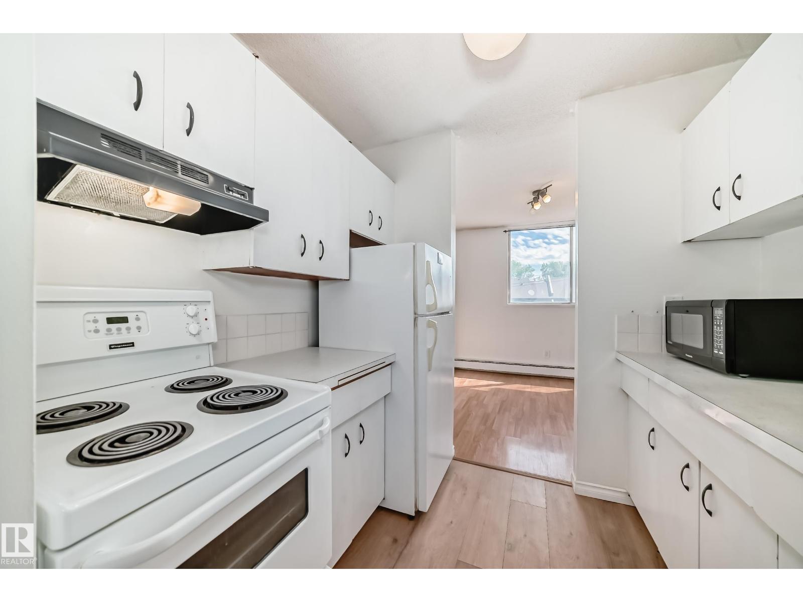 #401 11007 83 AV NW - 10