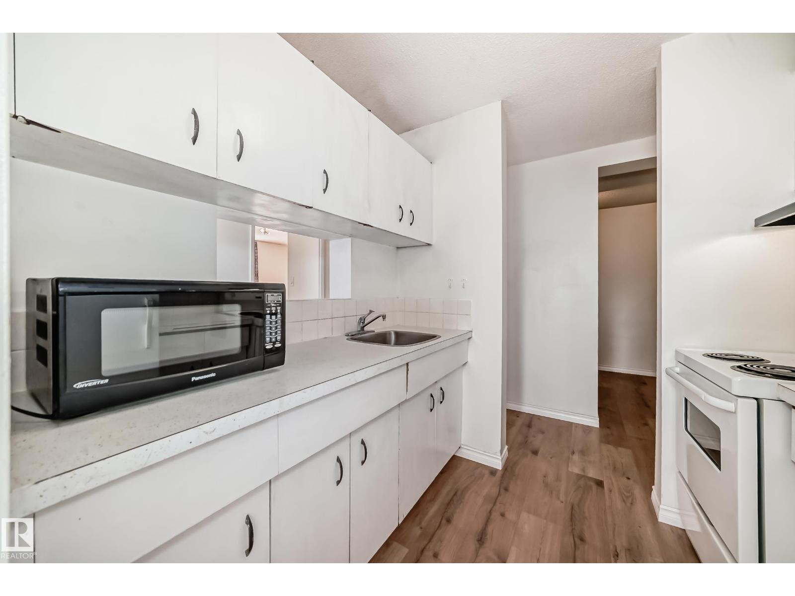 #401 11007 83 AV NW - 11