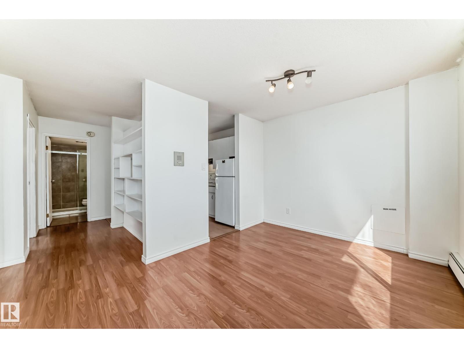 #401 11007 83 AV NW - 15