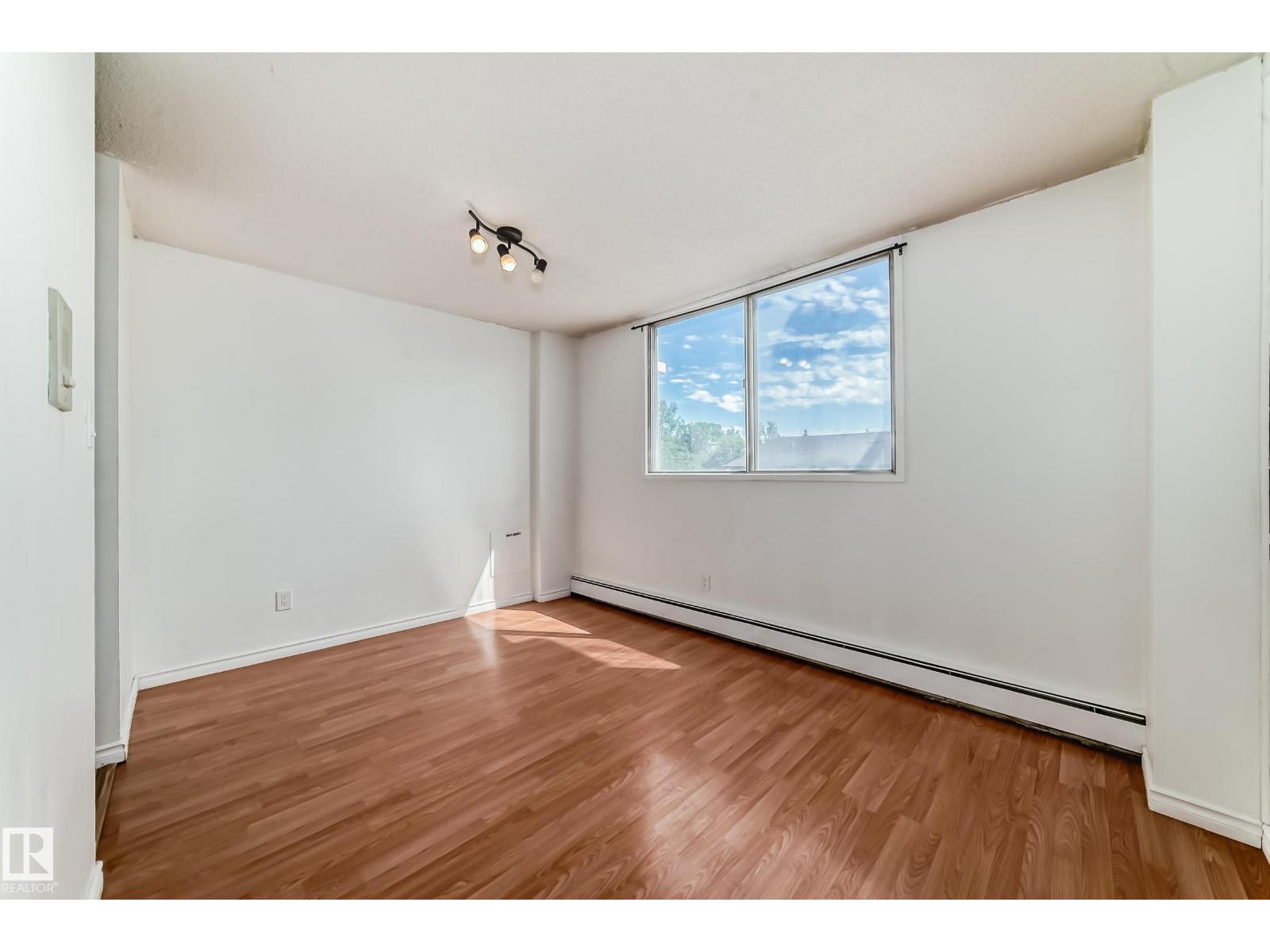 #401 11007 83 AV NW - 16