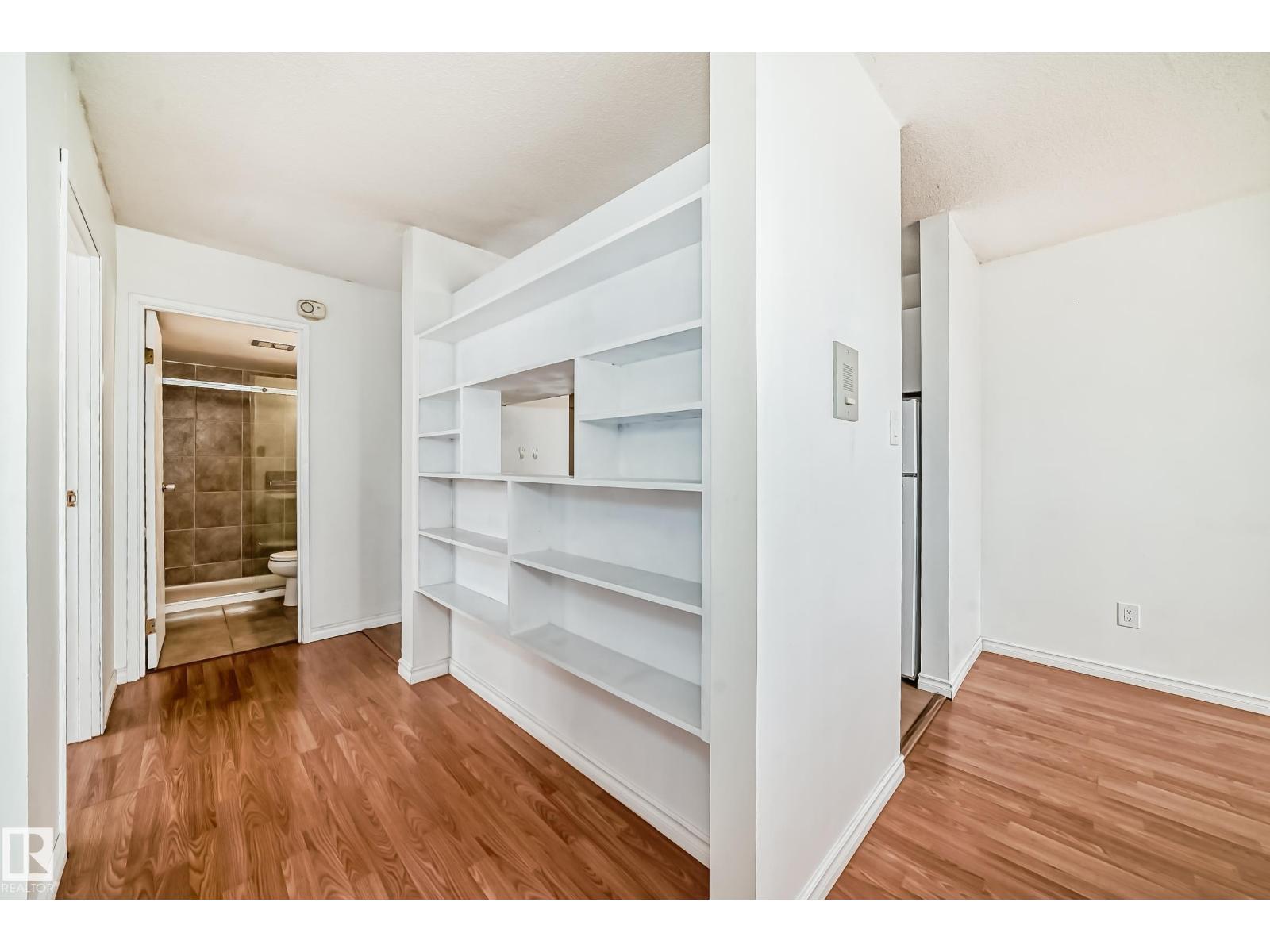 #401 11007 83 AV NW - 17