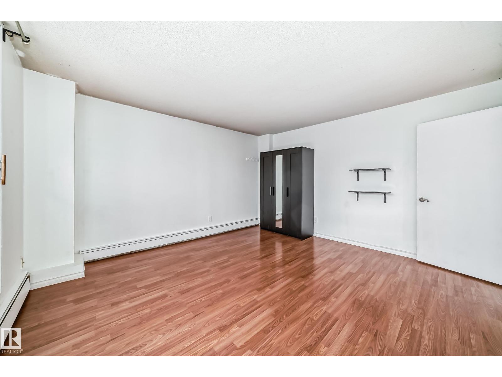 #401 11007 83 AV NW - 21