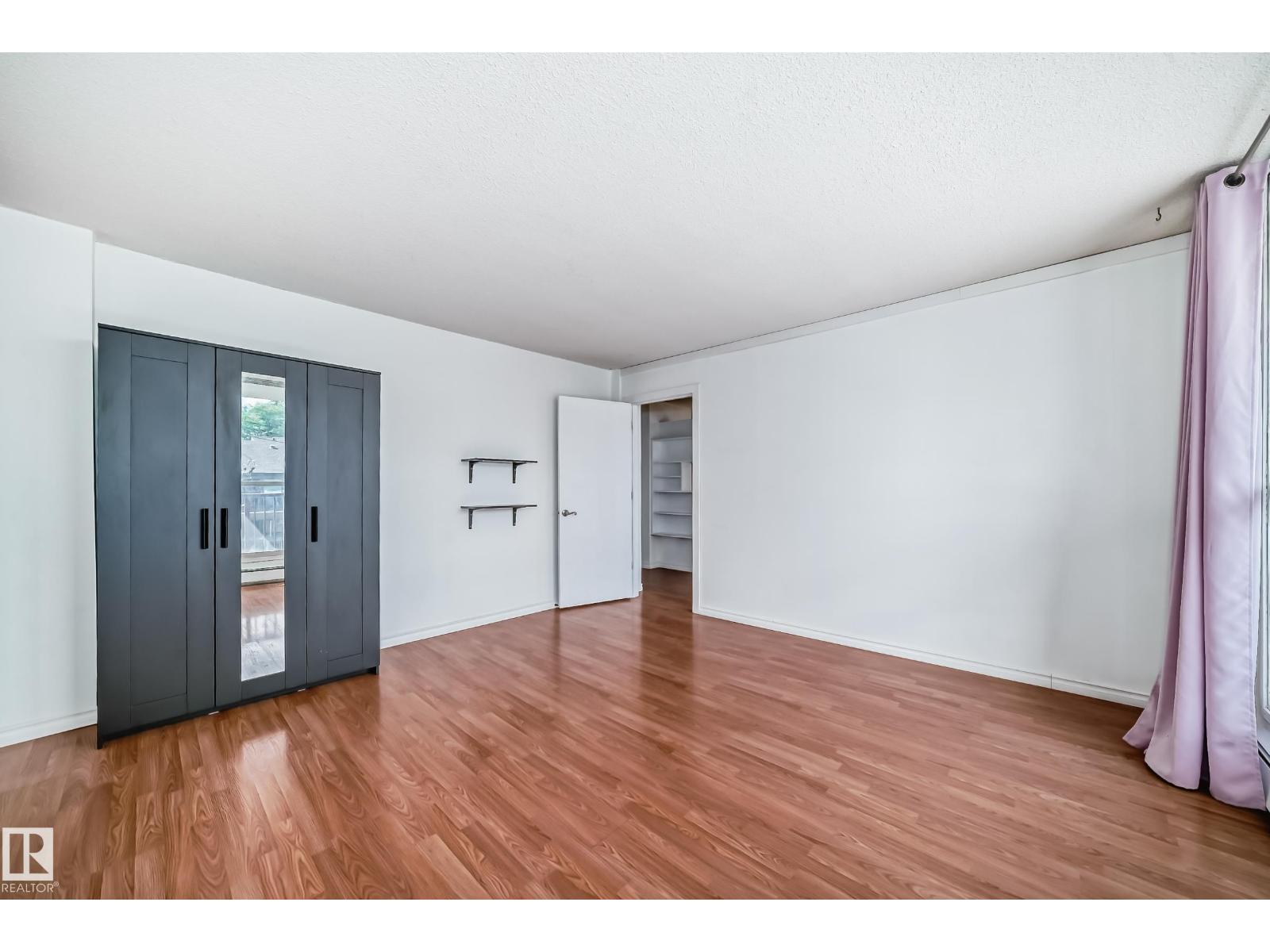 #401 11007 83 AV NW - 22