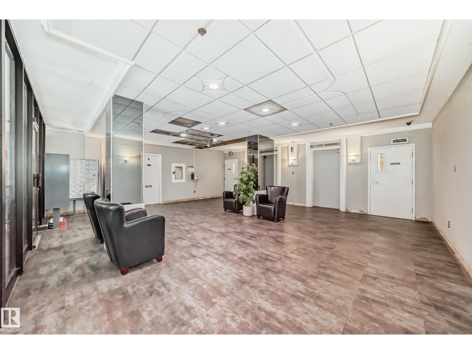 #401 11007 83 AV NW - 35