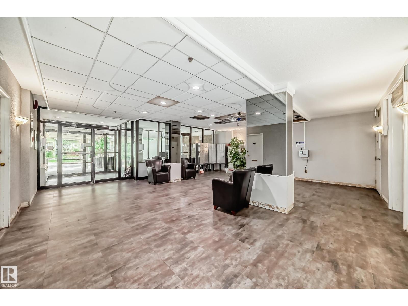 #401 11007 83 AV NW - 37