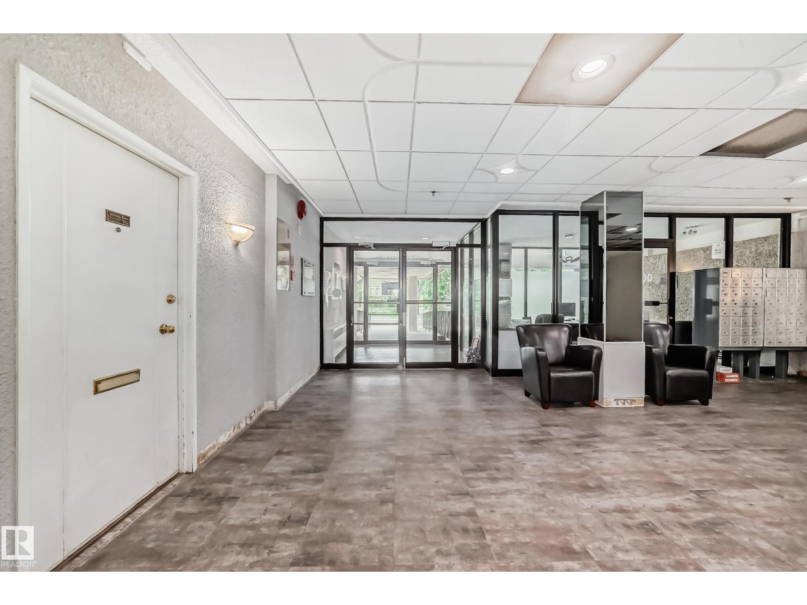 #401 11007 83 AV NW - 38