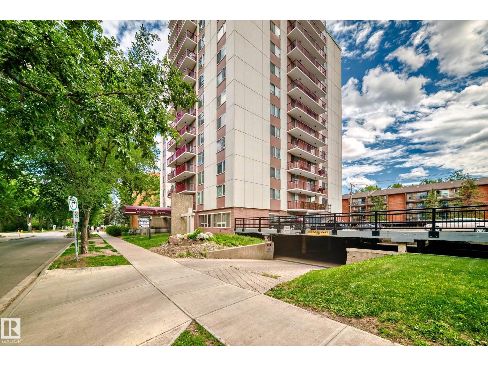 #401 11007 83 AV NW - 43