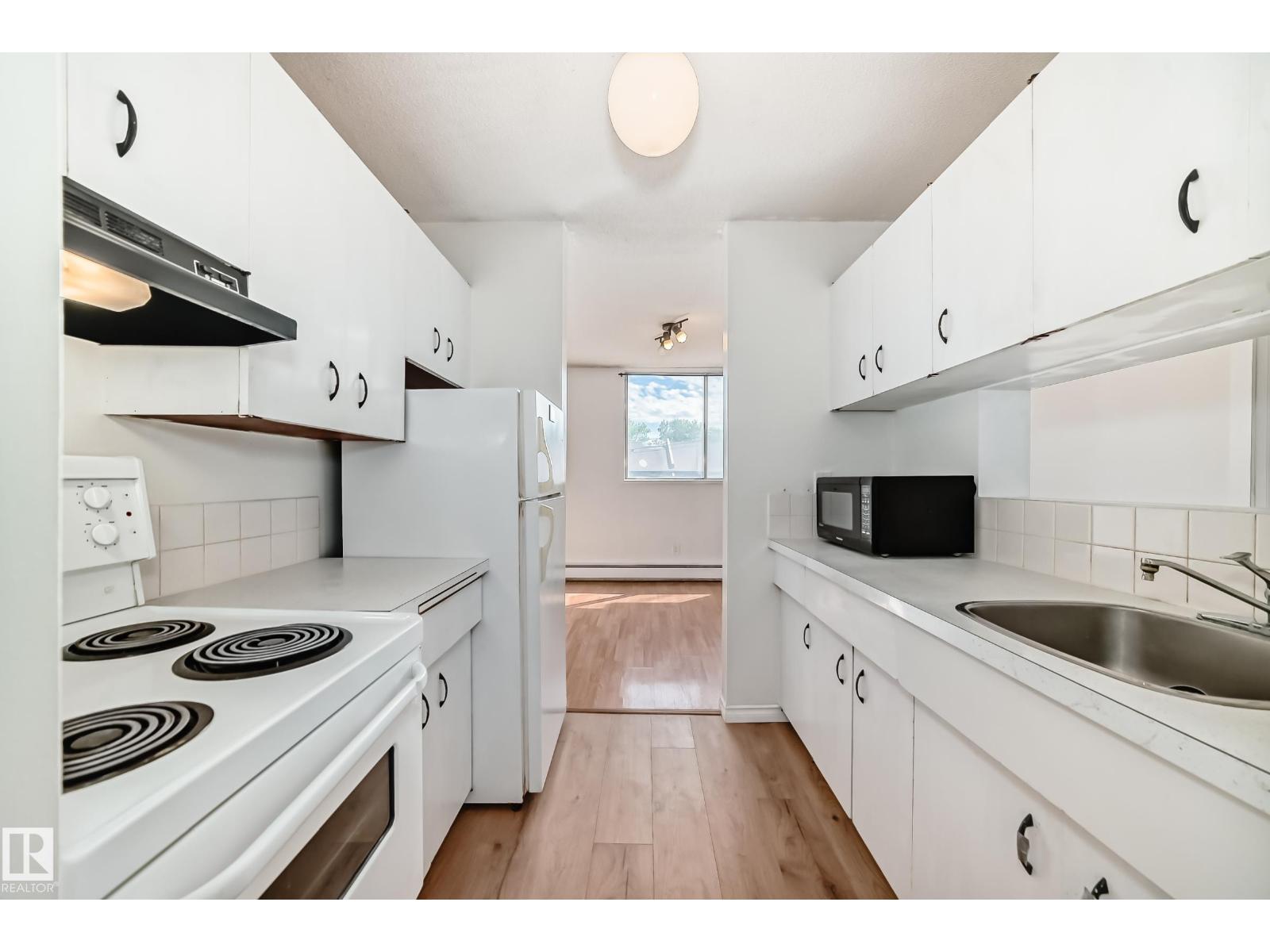 #401 11007 83 AV NW - 8