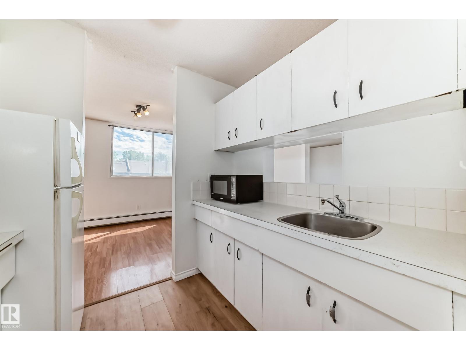 #401 11007 83 AV NW - 9