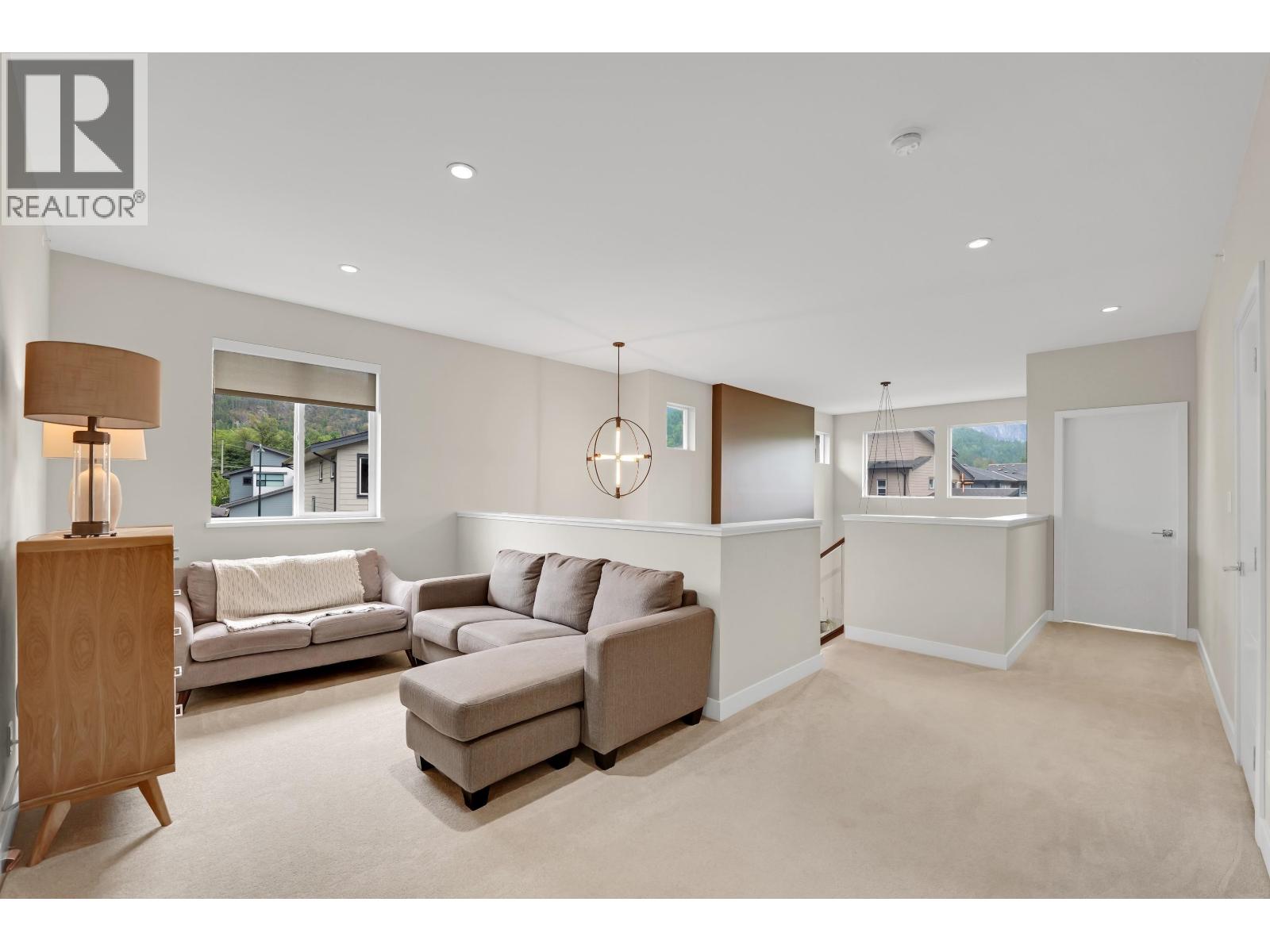 39340 FALCON CRESCENT, Squamish