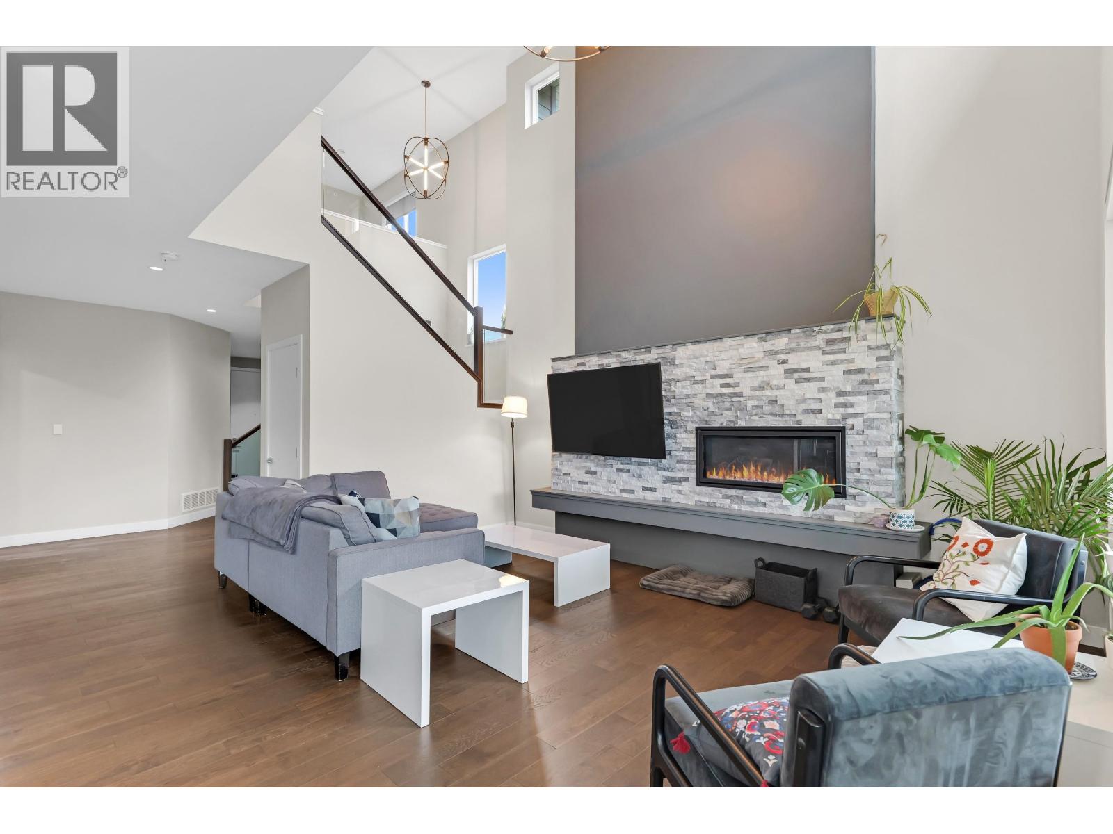39340 FALCON CRESCENT, Squamish