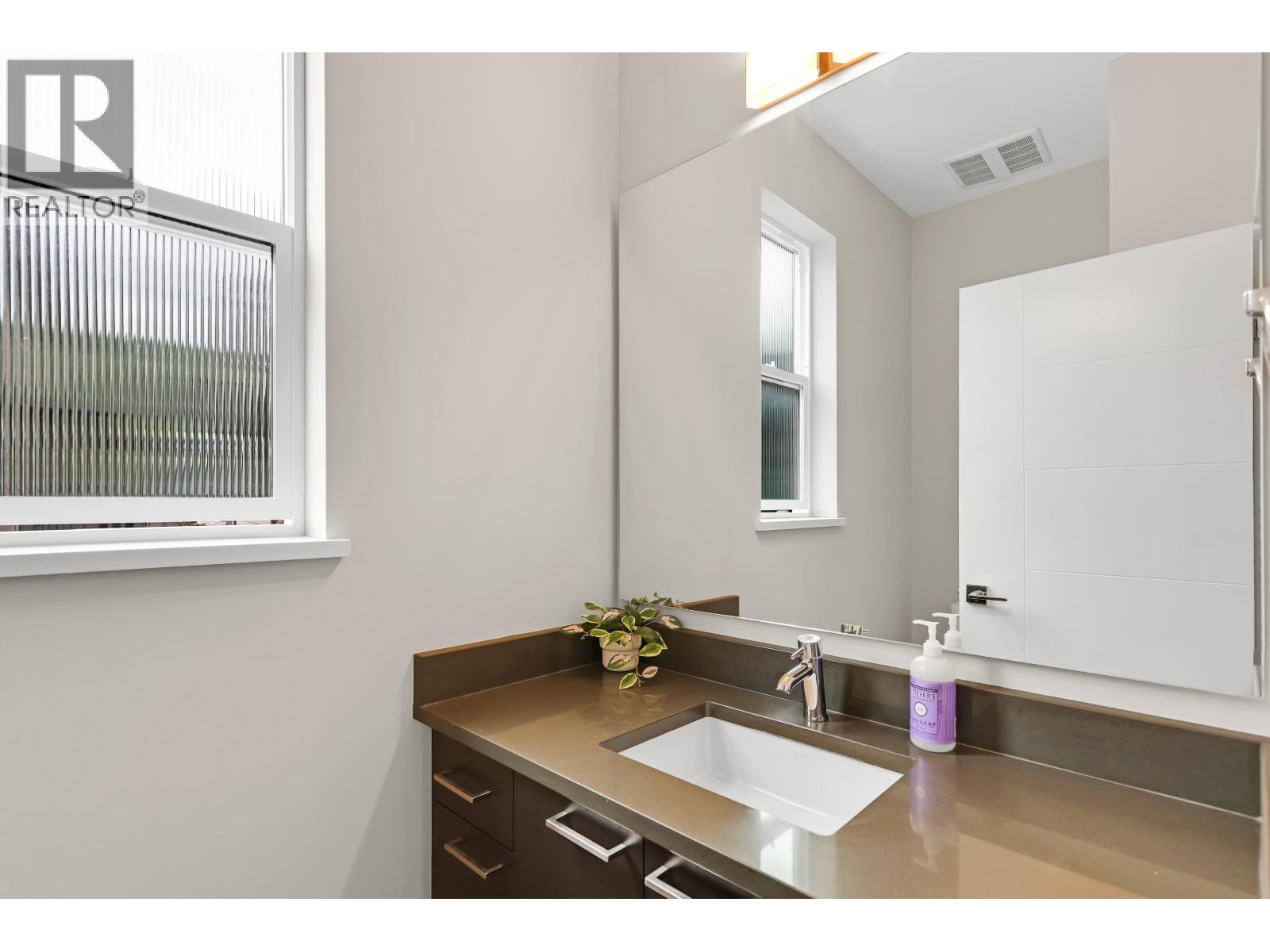 39340 FALCON CRESCENT, Squamish