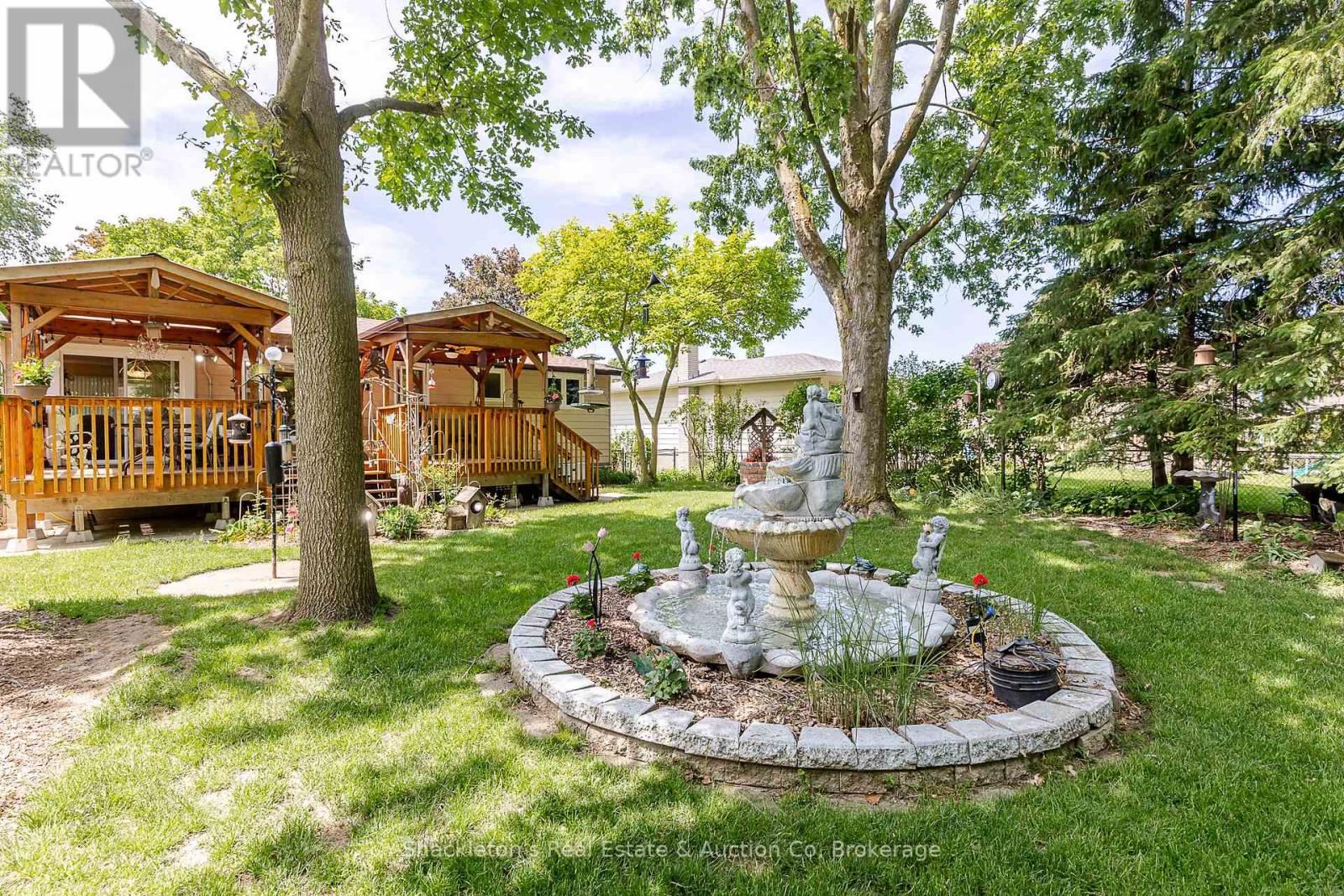 69 NETHERCOTT DRIVE - 40