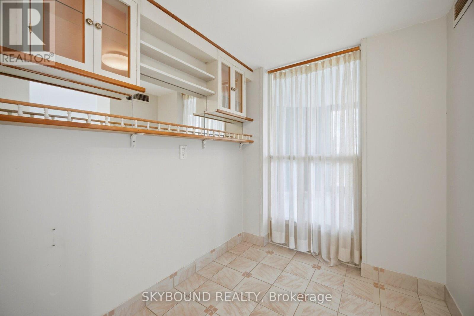 #511 10 KENNETH AVENUE - 22