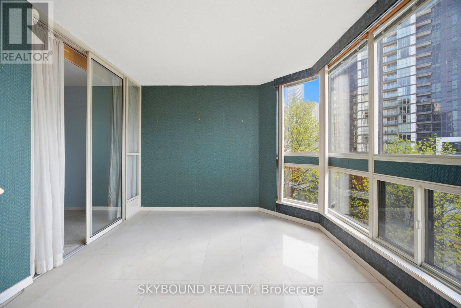 #511 10 KENNETH AVENUE - 34