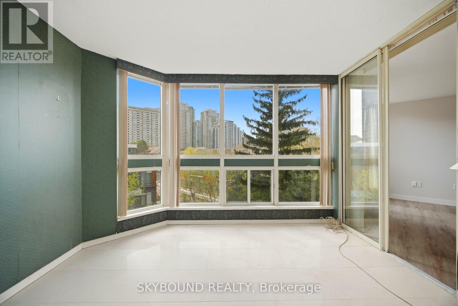#511 10 KENNETH AVENUE - 35