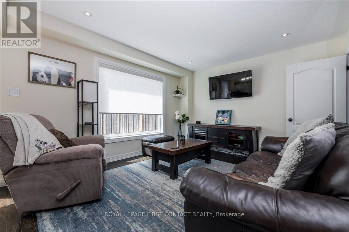 182 BANTING CRESCENT - 10