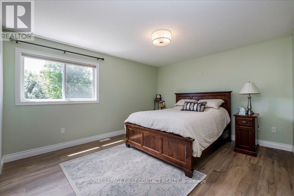 182 BANTING CRESCENT - 13