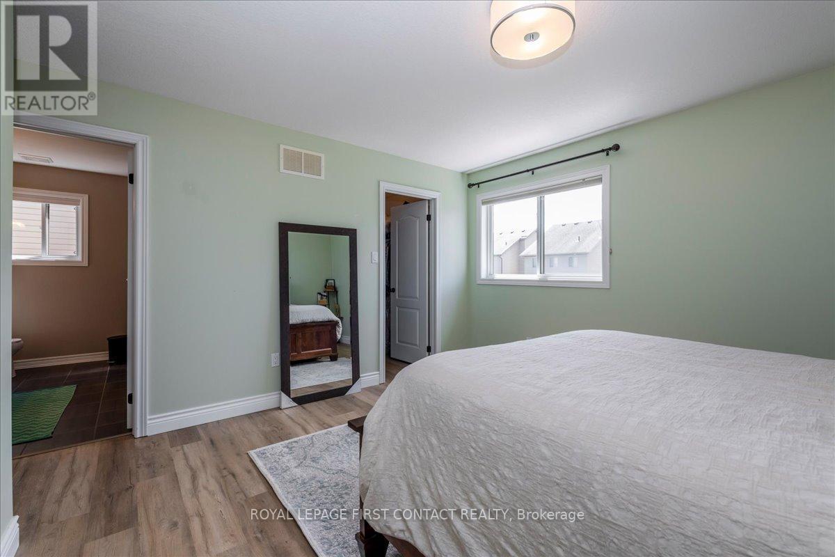 182 BANTING CRESCENT - 14