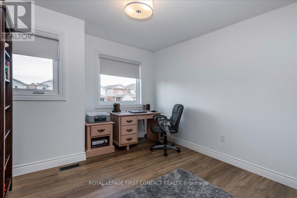 182 BANTING CRESCENT - 16