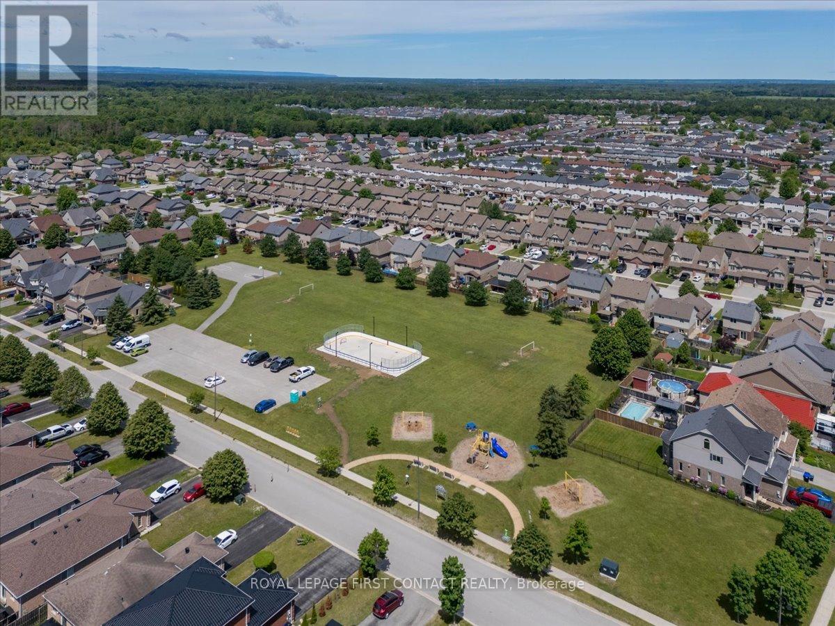 182 BANTING CRESCENT - 32