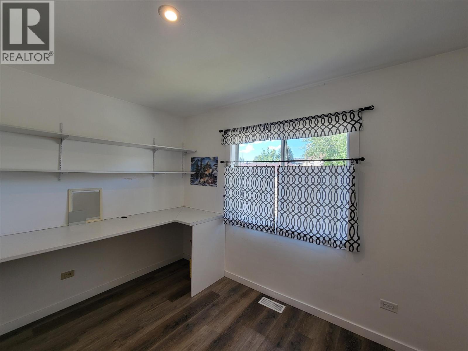 565 Eckhardt Avenue W - 22