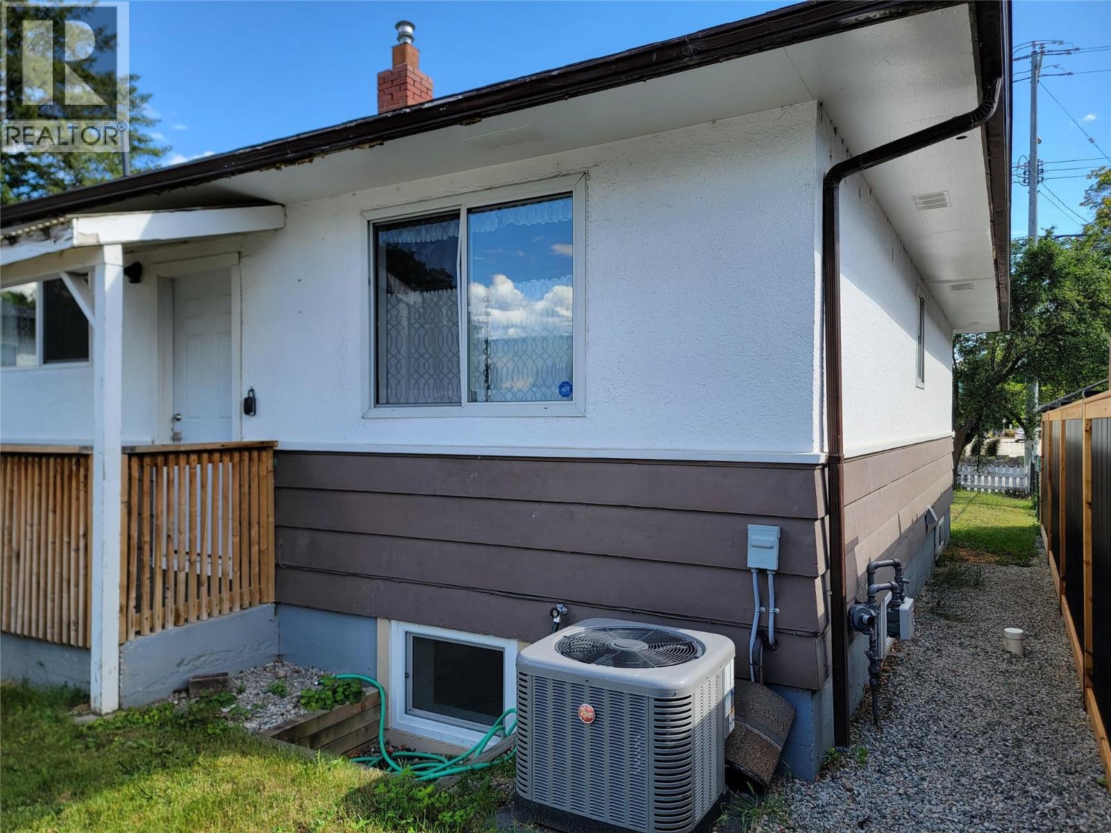 565 Eckhardt Avenue W - 43