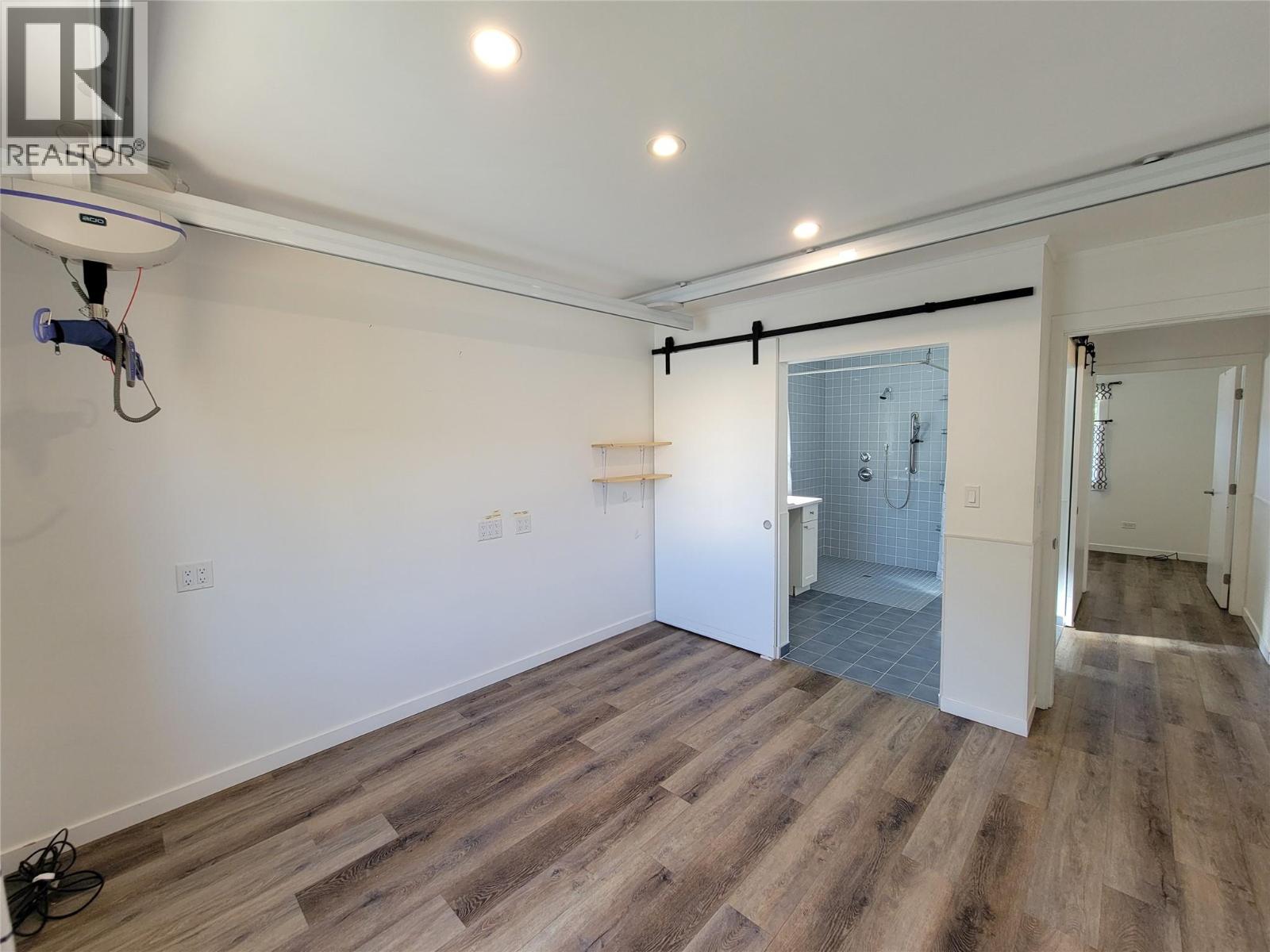 565 Eckhardt Avenue W - 18
