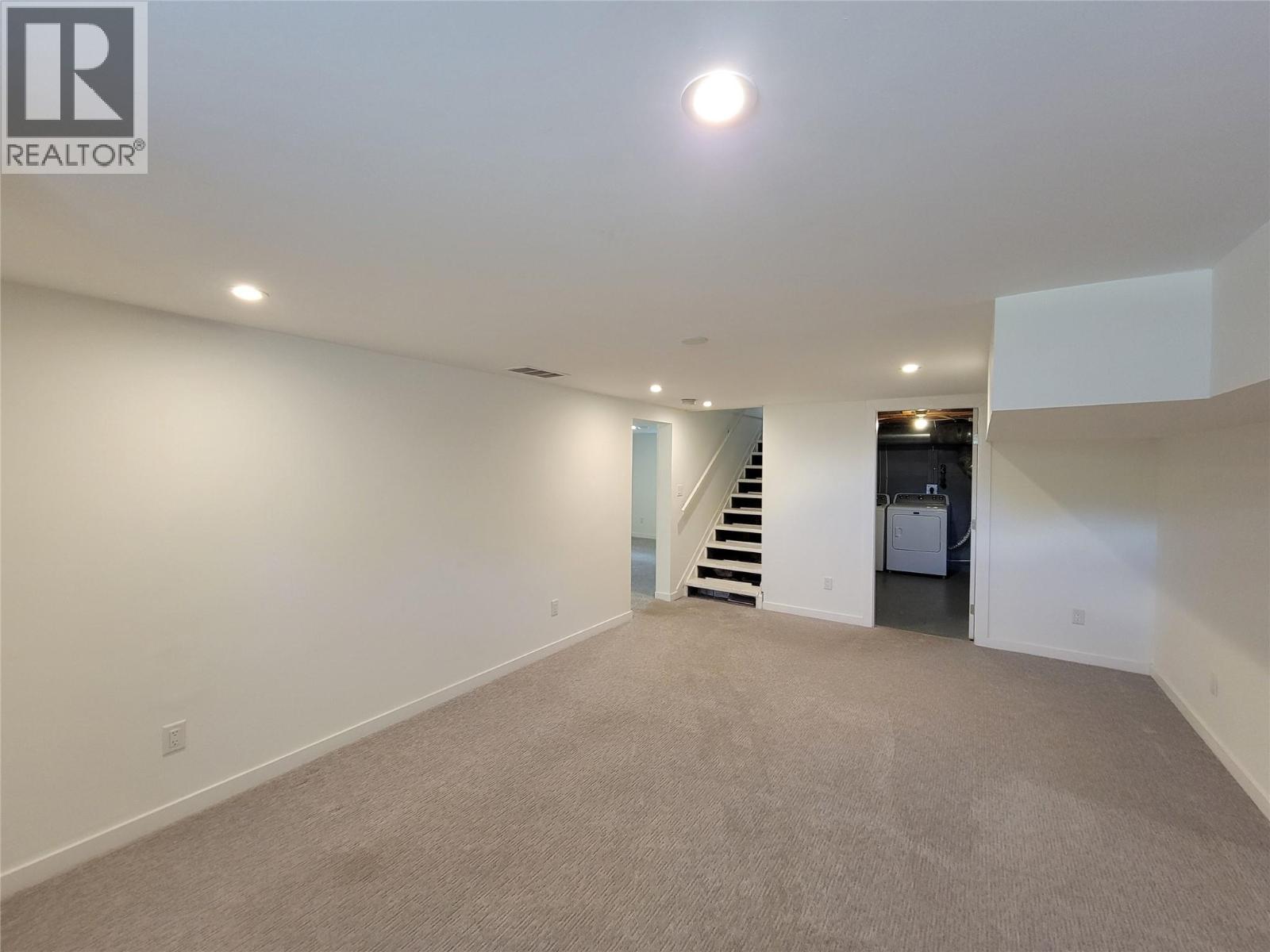 565 Eckhardt Avenue W - 26