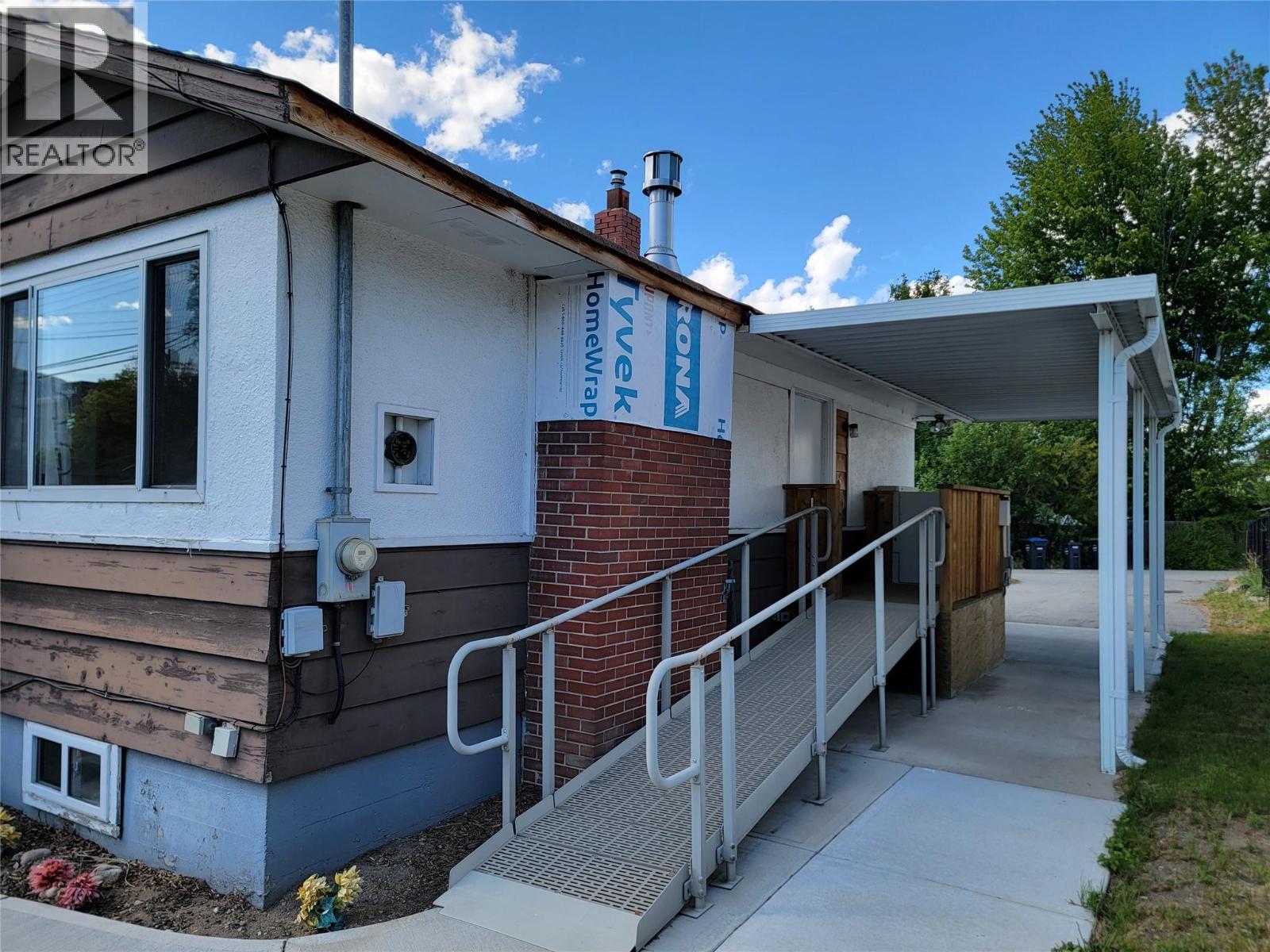 565 Eckhardt Avenue W - 40