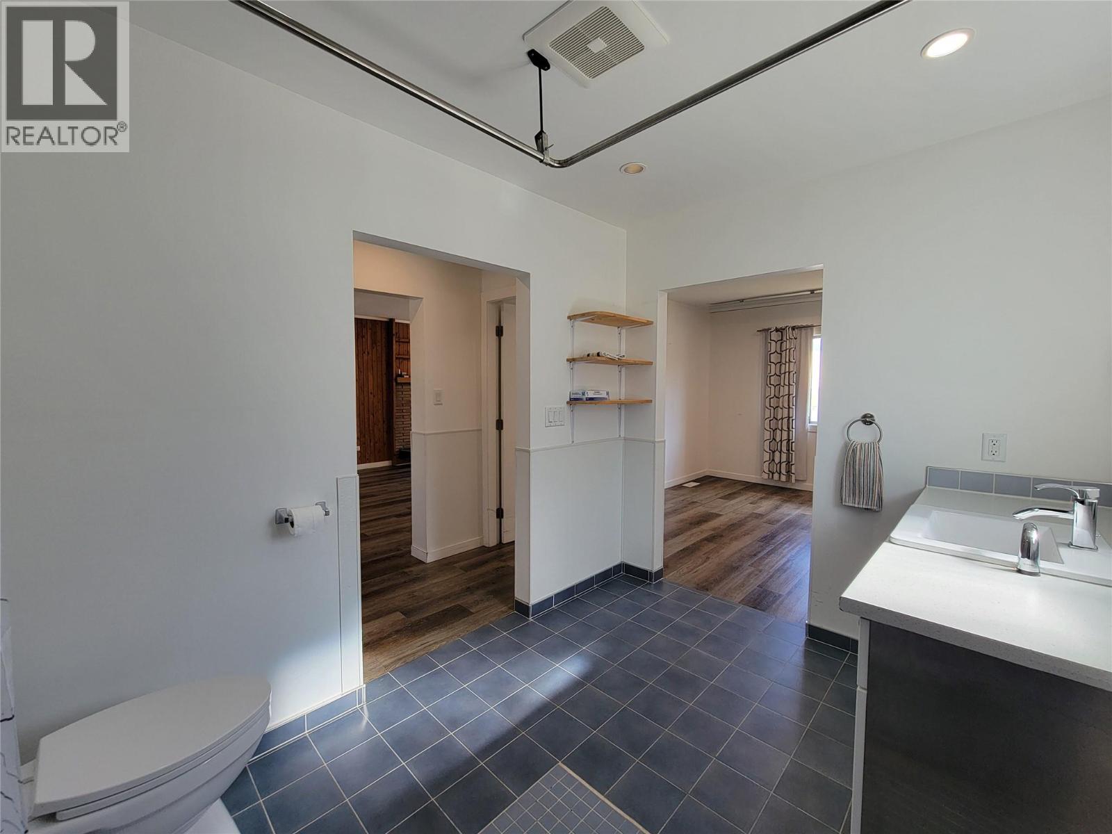 565 Eckhardt Avenue W - 21