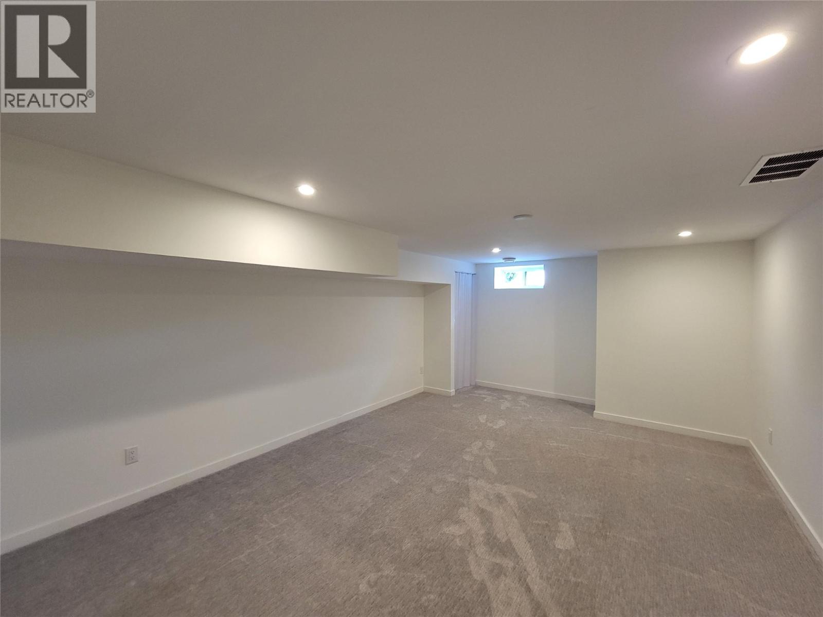 565 Eckhardt Avenue W - 27