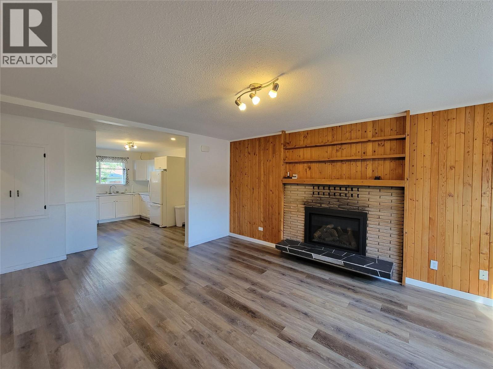 565 Eckhardt Avenue W - 13